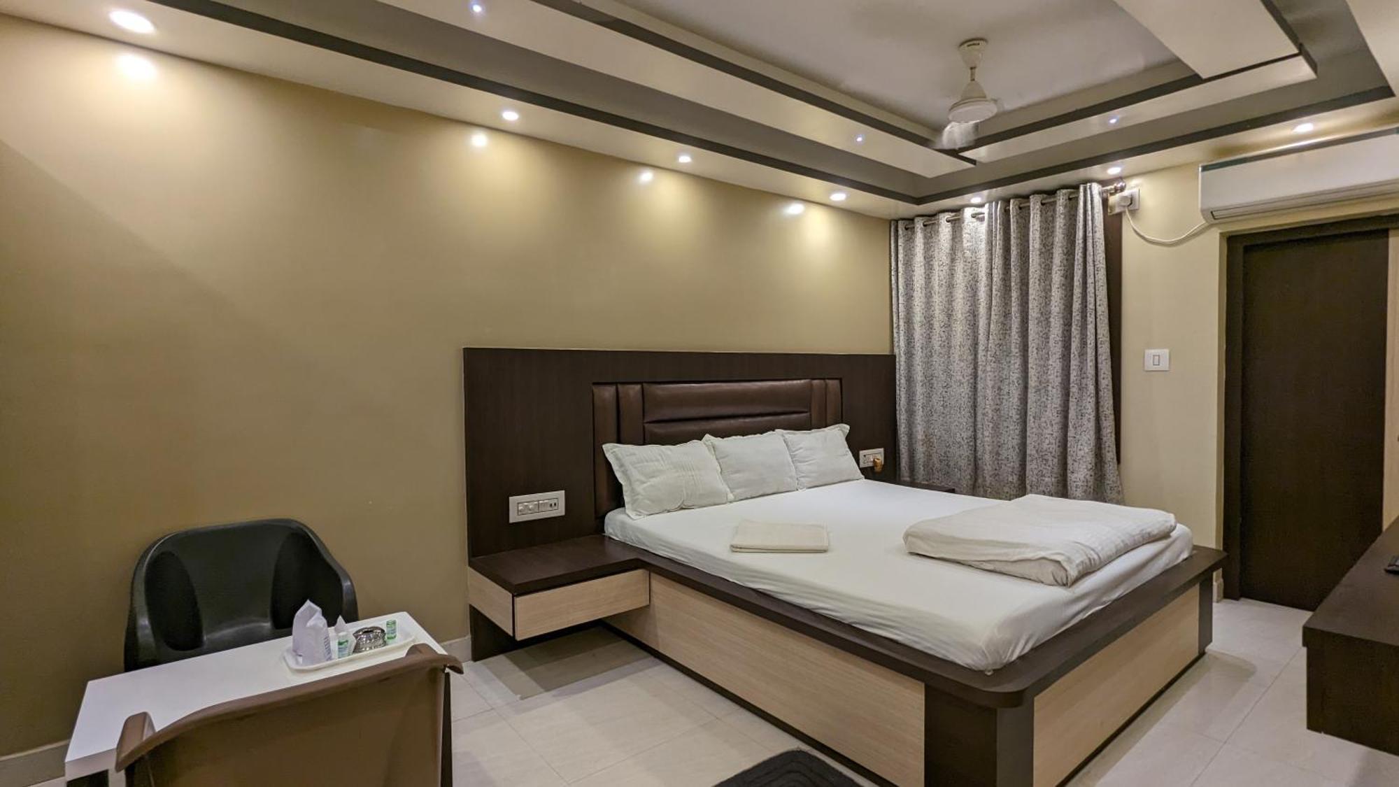 Hotel Binapani Deluxe 1 タラピス エクステリア 写真