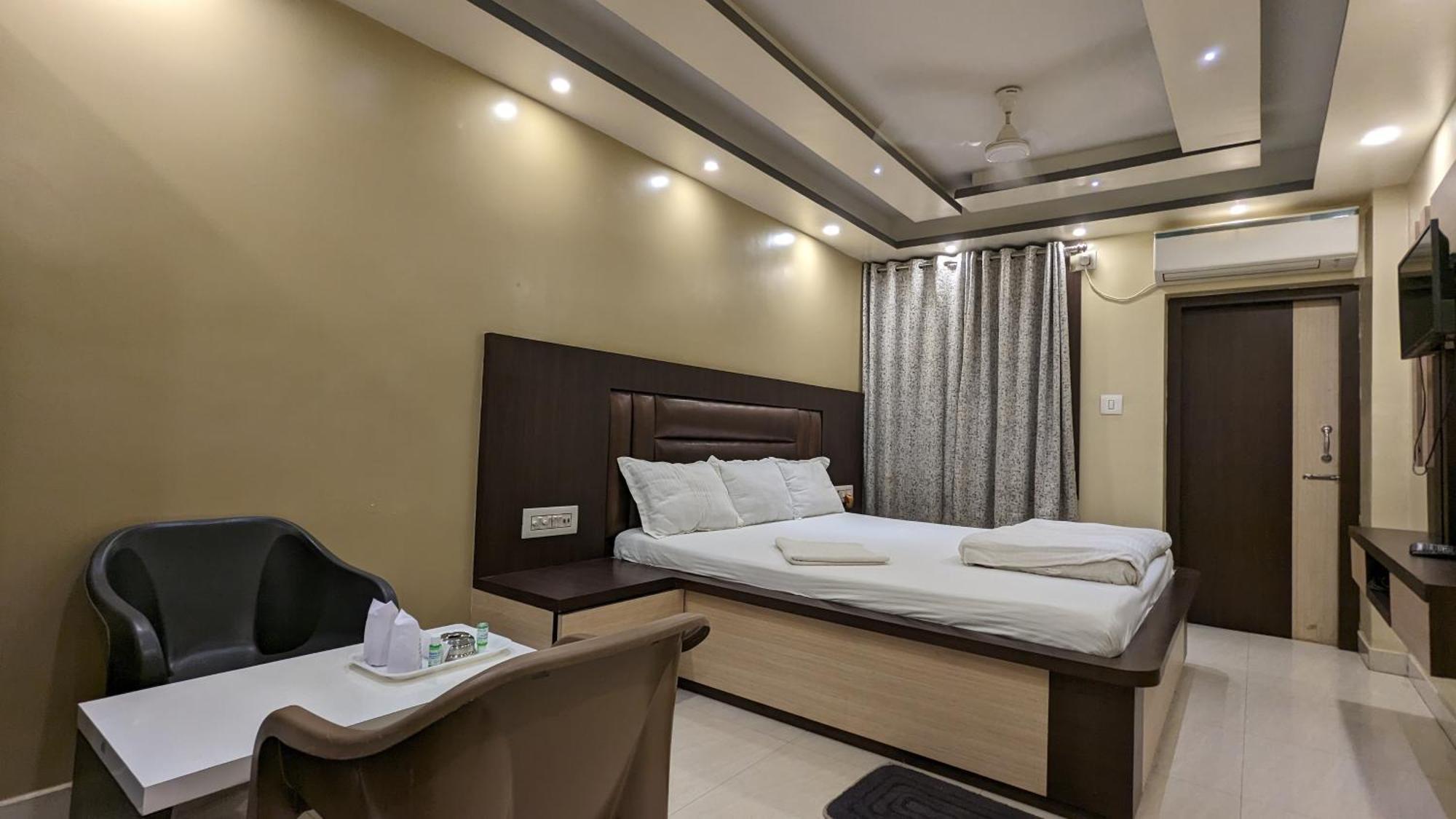 Hotel Binapani Deluxe 1 タラピス エクステリア 写真