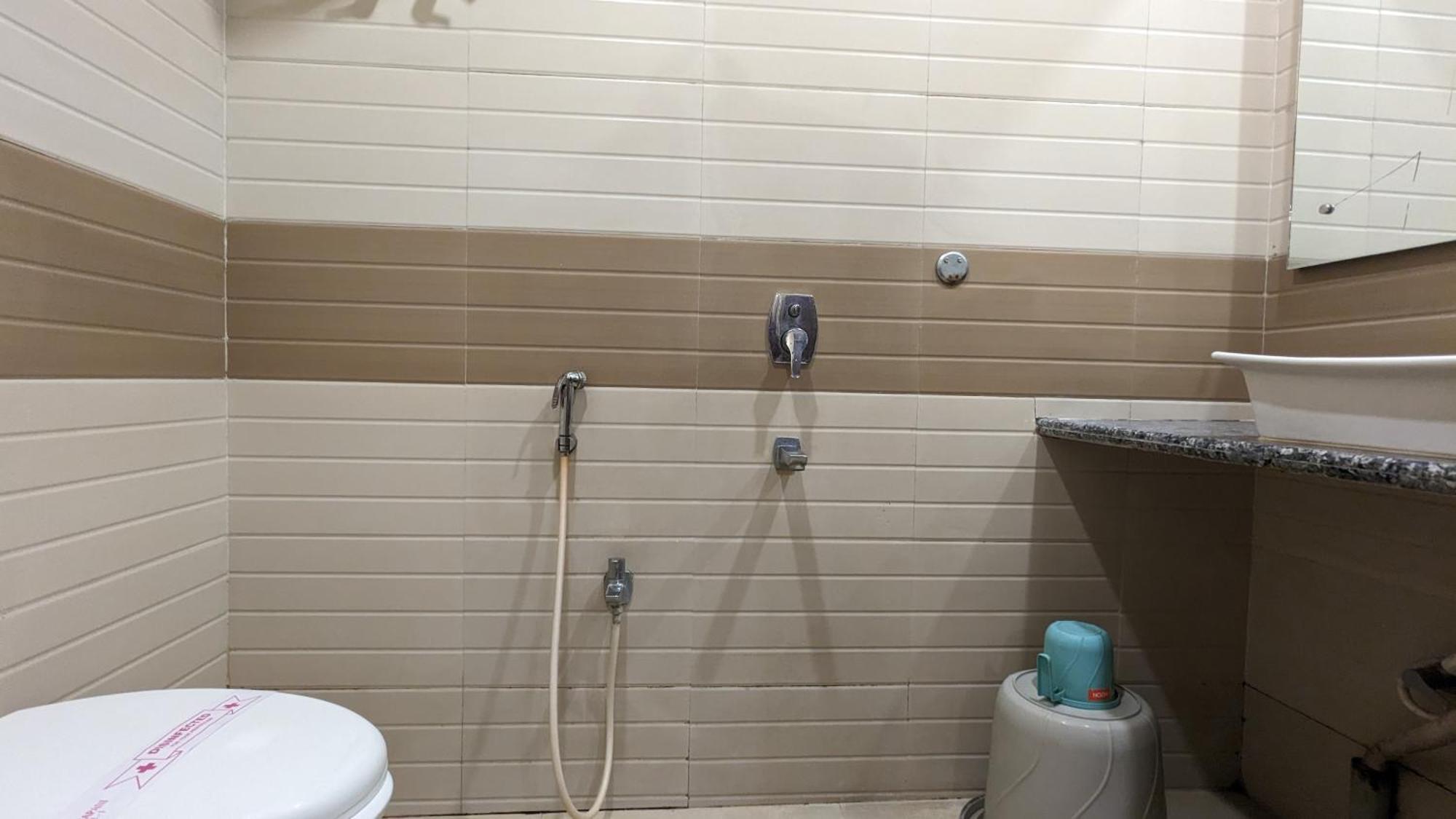Hotel Binapani Deluxe 1 タラピス エクステリア 写真