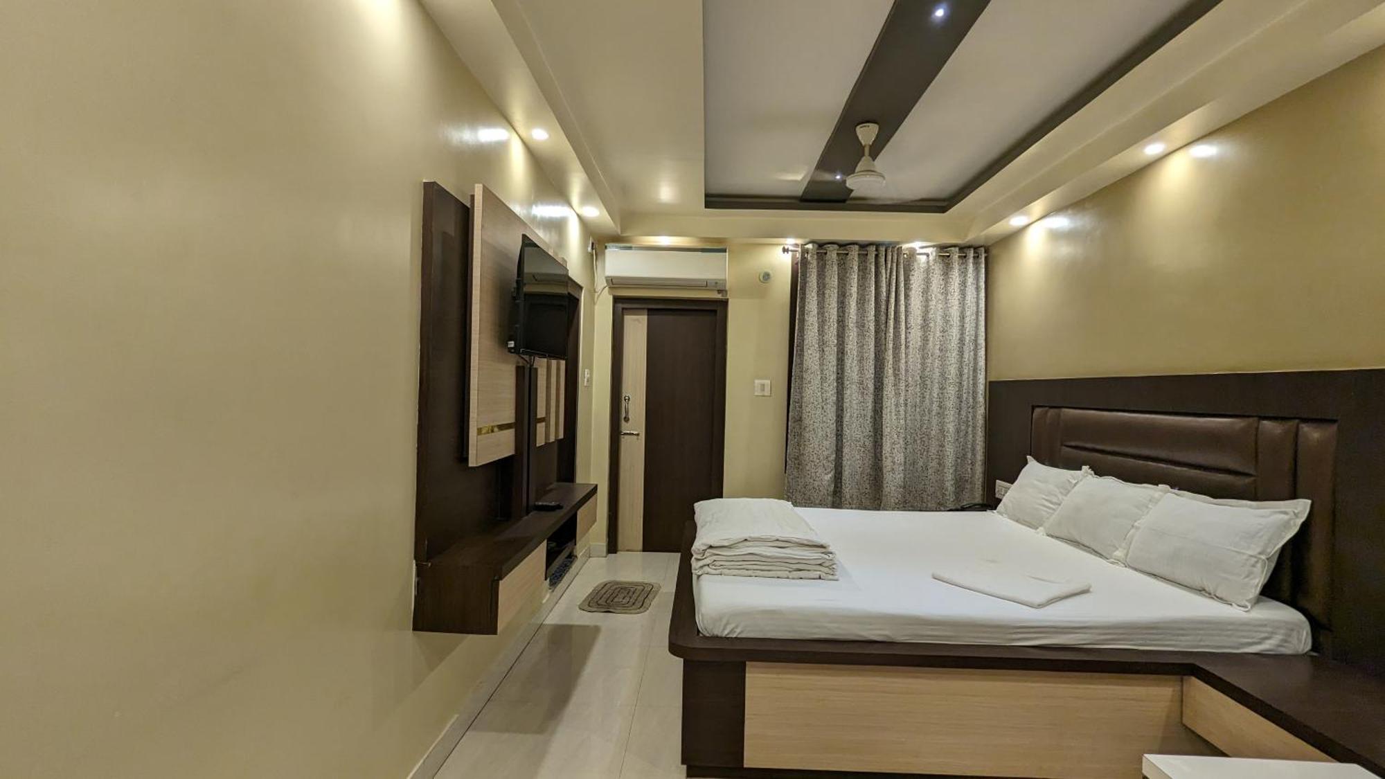 Hotel Binapani Deluxe 1 タラピス エクステリア 写真