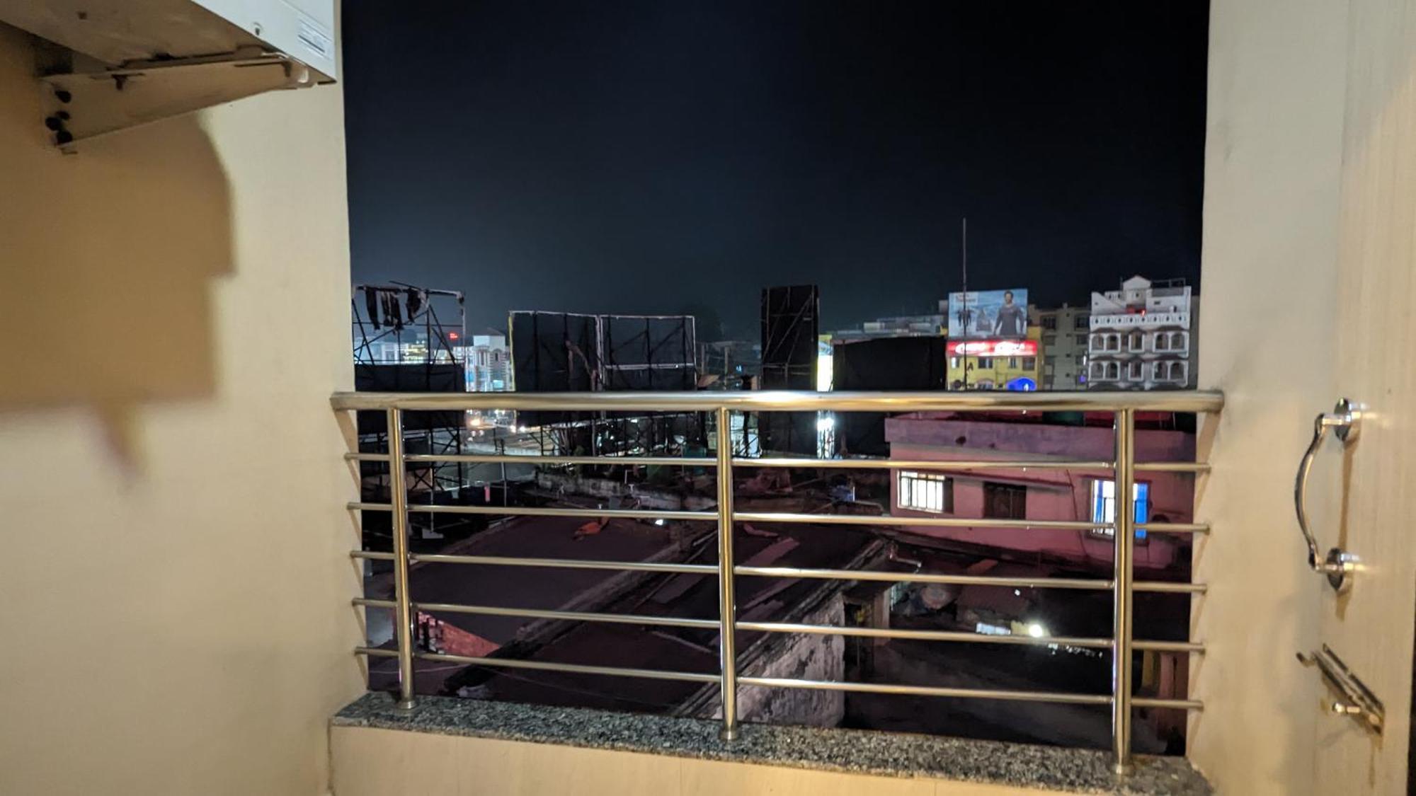 Hotel Binapani Deluxe 1 タラピス エクステリア 写真